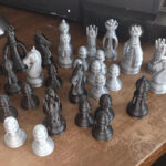 Šachové figurky.